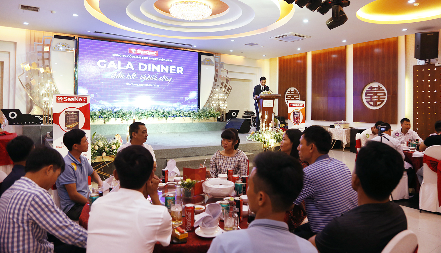 dem-gala-dinner-day-niem-vui-va-tieng-cuoi-tai-nha-trang-thang-4-2021